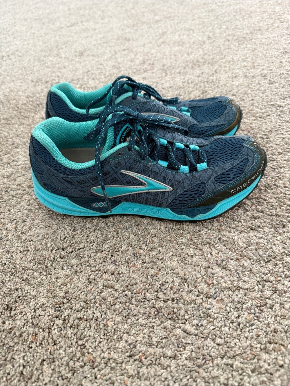 Brooks Women's Cascadia 7 trail running shoes blue size 7